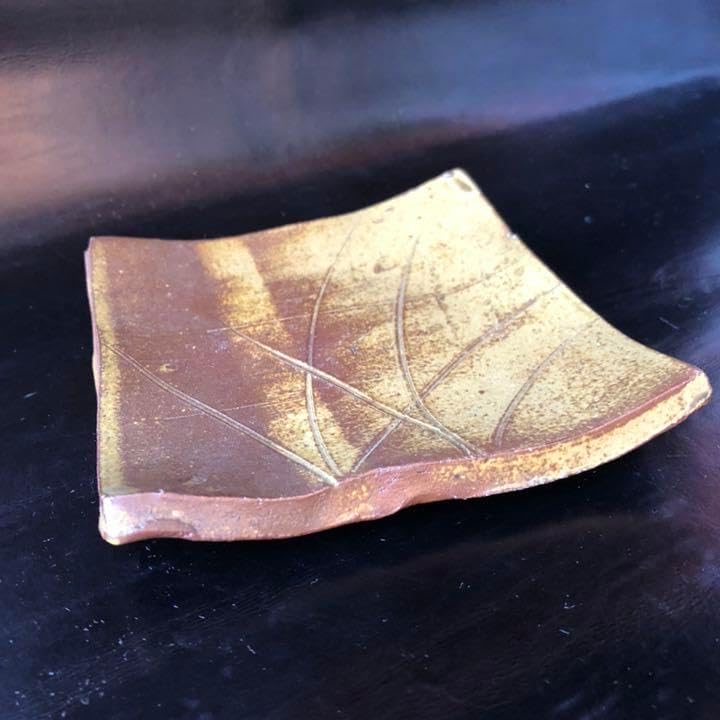 古美術品◼️お茶室よりステキな雰囲気の菓子皿が出てきました、茶道具、備前焼、角皿 古美術品お茶室よりステキな雰囲気の菓子皿が出てきまし